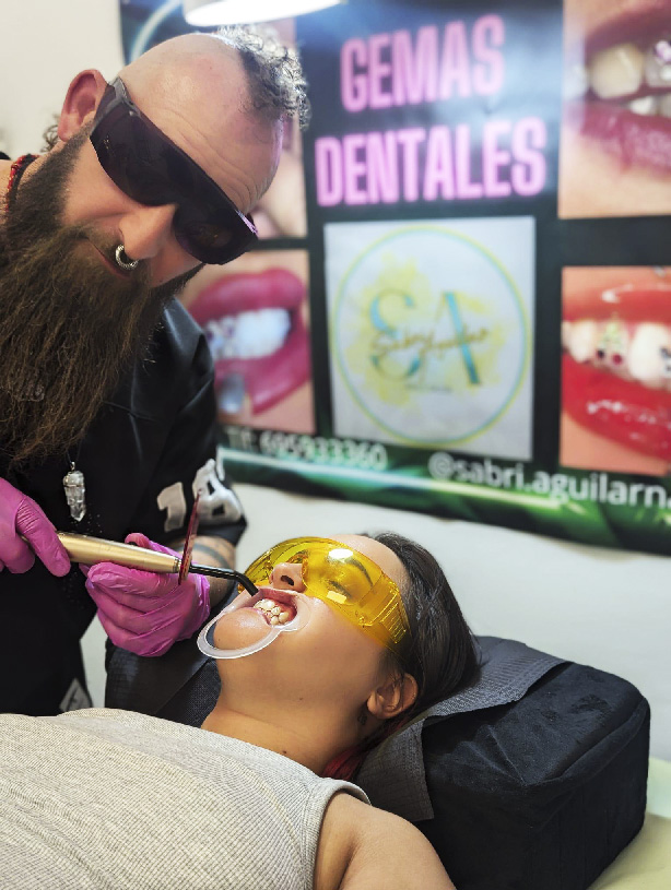 Formación-en-Gemas-Dentales-2025-Online-yen-Málaga