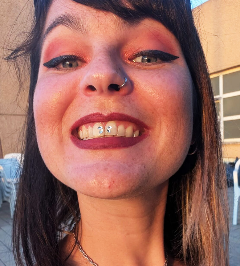 Lista o listo para convertirte en una técnico de gemas dentales certificada y lanzar el negocio con el que sueñas